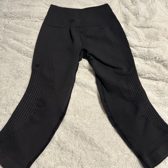 Lululemon In The Flow Crop Size 2 - Picture 3 of 4